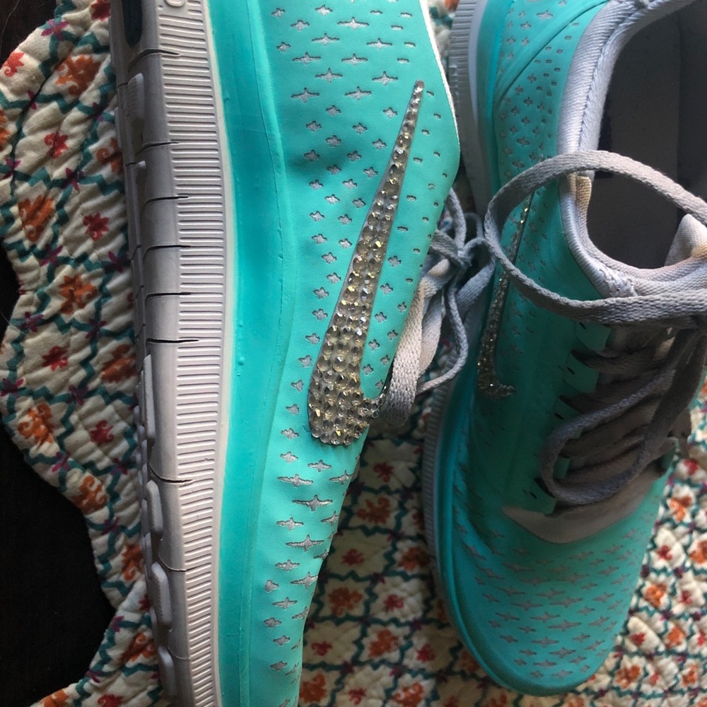 Women Nike Sz 9.5 Swarovski Crystal Worn 2 times